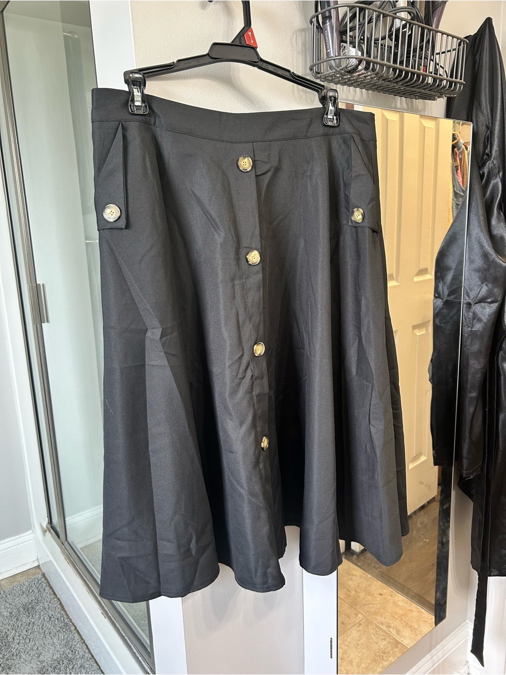 SHEIN Black Button-Front A-Line Skirt with Decorative Pockets